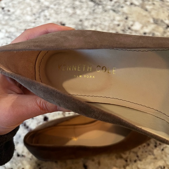 Kenneth Cole New York Women’s Bayou Dress Pump Taupe Suede Size 7.5 - Picture 6 of 9